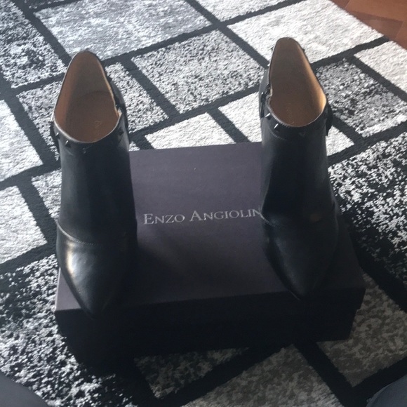 Fabulous 2 1/2 inch Black Enzo Angiolini Booties - Picture 7 of 8